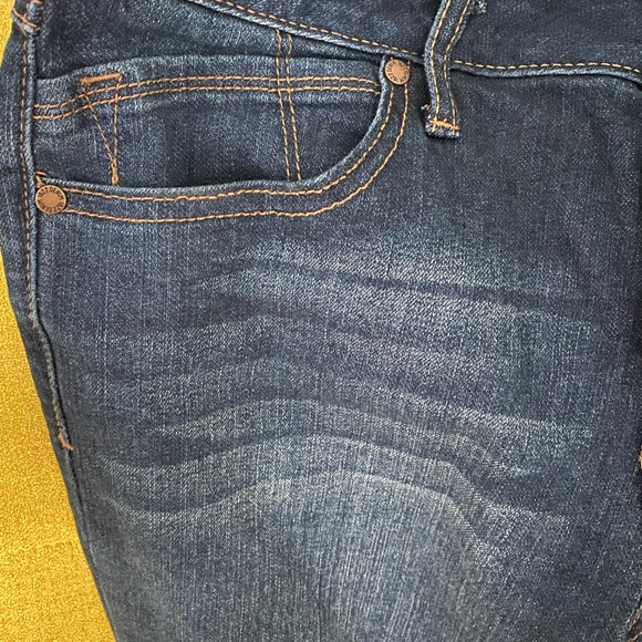 1822 Denim Blue Ankle Cropped Jeans with Rich Indigo Wash - Picture 2 of 4